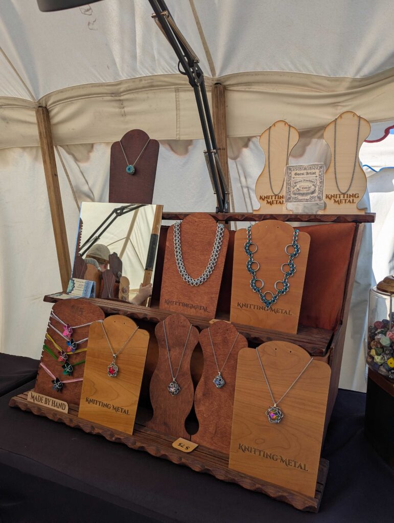 Knitting metal jewelry examples.